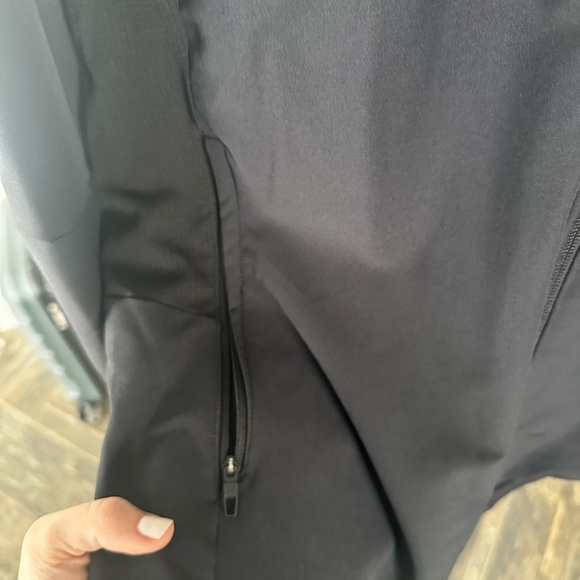Menโs Lululemon Jacket- like new ๐ฅ - Picture 6 of 10